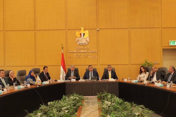بحضور WATG.. وزير السياحة يتابع مع وزارتين ومحافظ أخر مستجدات الدراسات بشأن إعداد المخطط الاستراتيجي لتطوير المنطق بين مطار سفنكس الدولي وسقارة - الخليج الان