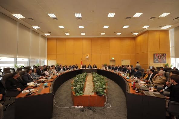 بحضور WATG.. وزير السياحة يتابع مع وزارتين ومحافظ أخر مستجدات الدراسات بشأن إعداد المخطط الاستراتيجي لتطوير المنطق بين مطار سفنكس الدولي وسقارة - الخليج الان