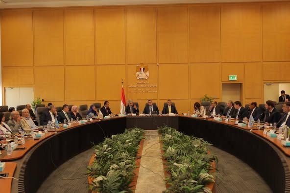 بحضور WATG.. وزير السياحة يتابع مع وزارتين ومحافظ أخر مستجدات الدراسات بشأن إعداد المخطط الاستراتيجي لتطوير المنطق بين مطار سفنكس الدولي وسقارة - الخليج الان