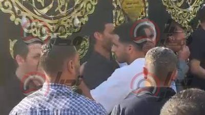مصطفى شوبير يواسي محمد الشناوي في عزاء والده بكفر الشيخ - الخليج الان