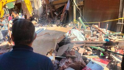 مصرع وإصابة 10 أشخاص في انهيار عقار بمدينة الزقازيق - الخليج الان