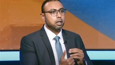 خبير إقتصادي: قرار المركزي برفع الحد الأقصى للبطاقات مؤشر لتحسن السيولة الدولارية - الخليج الان