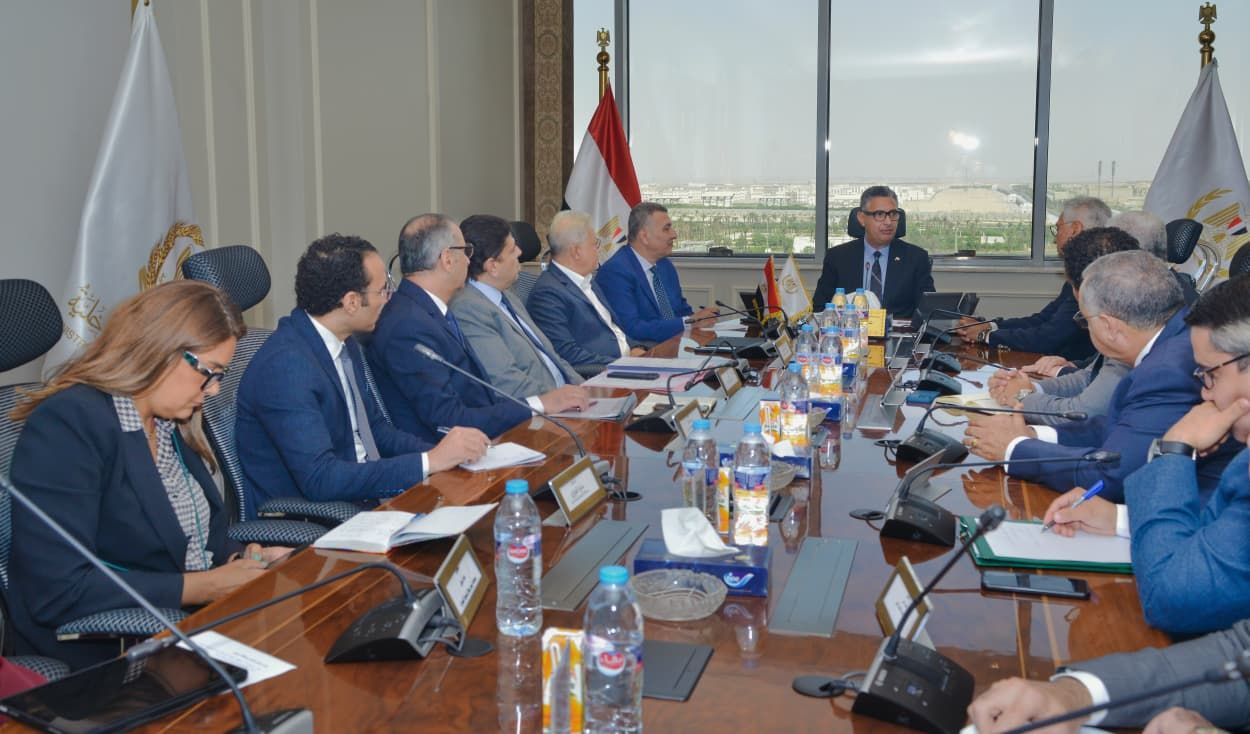وزير التموين يتابع مستودع السويس الاستراتيجي لتعزيز الأمن الغذائي - الخليج الان