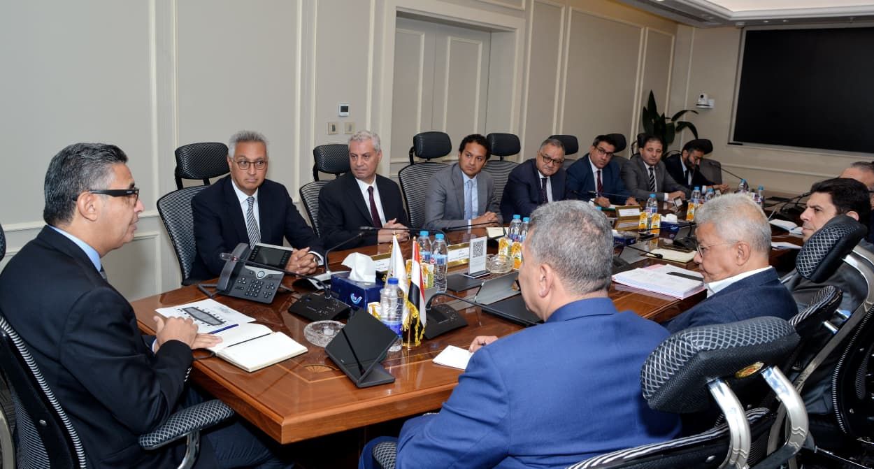 وزير التموين يتابع مستودع السويس الاستراتيجي لتعزيز الأمن الغذائي - الخليج الان