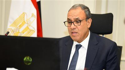 وزير الخارجية بدر عبد العاطى: هل من الطبيعى أن يهاجم مواطن مصرى سفارة وطنه بالخارج؟ - الخليج الان