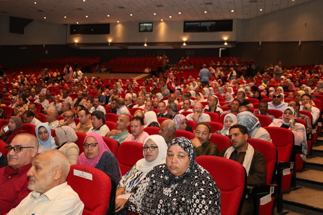 رئيس جامعة المنيا يعلن حزمة من القرارات غير المسبوقة في اجتماع الجمعية العامة الغير عادية لصندوق التأمين - الخليج الان
