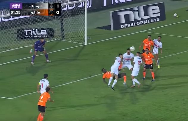 الدوري المصري الممتاز: بابا كار لاعب فاركو يحصل على البطاقة الحمراء بعد تدخل قوي على محمود حمدي الونش - الخليج الان