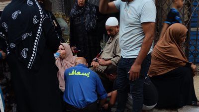 تدخل طبي عاجل لإنقاذ ناخبة تعرضت لوعكة صحية أمام لجنة انتخابية بالإسماعيلية - الخليج الان