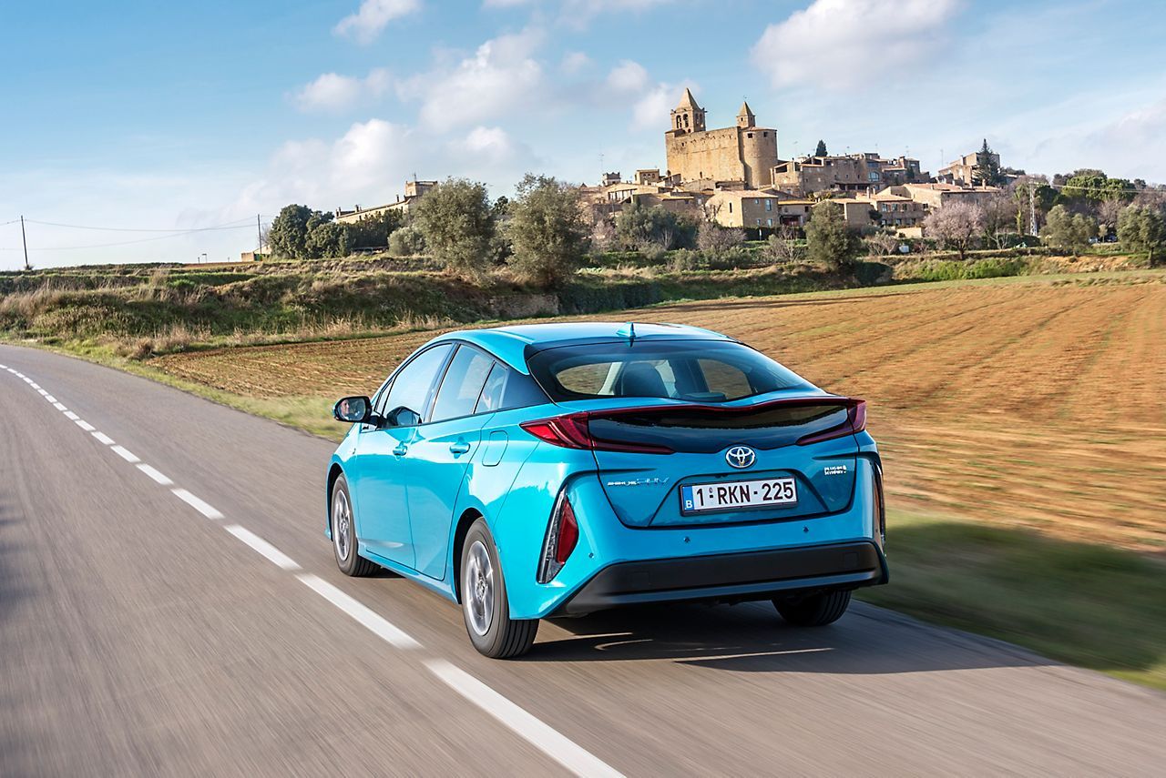 2nd generation Prius Plug-In Hybrid | Toyota Europe