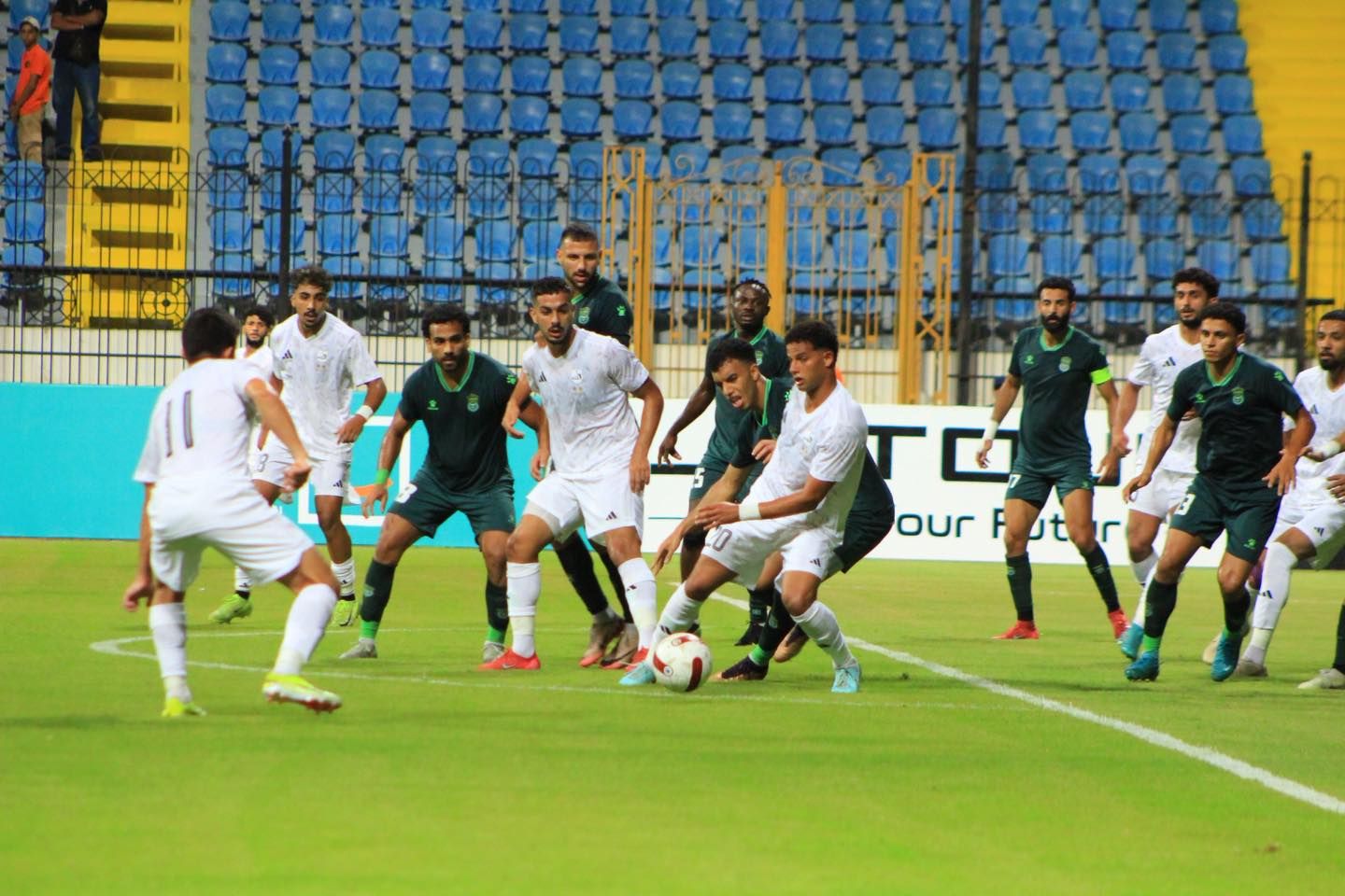 الدوري المصري الممتاز: إنبي يكتسح الاتحاد السكندري بثلاثية نظيفة.. والبنك الأهلي يتعادل سلبياً أمام طلائع الجيش - الخليج الان