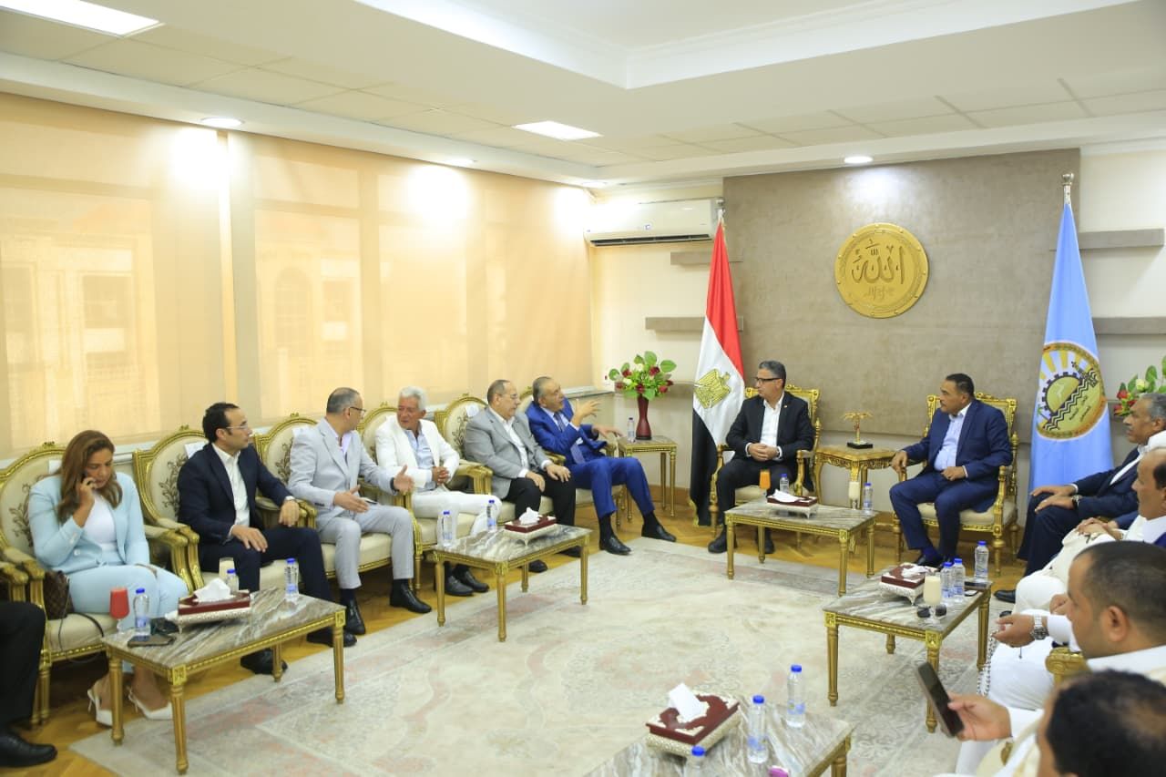 زيارة ميدانية لوزير التموين ومحافظ مطروح: افتتاح مشروعات لتيسير الخدمات على المواطنين - الخليج الان