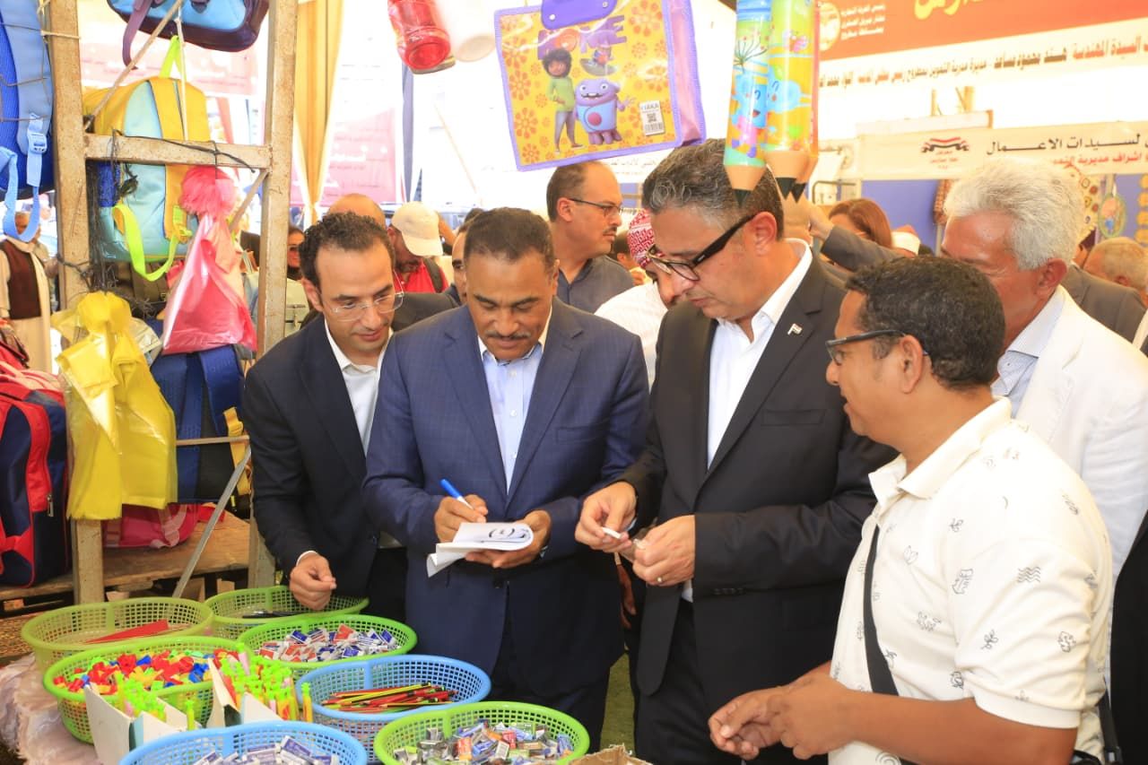 زيارة ميدانية لوزير التموين ومحافظ مطروح: افتتاح مشروعات لتيسير الخدمات على المواطنين - الخليج الان