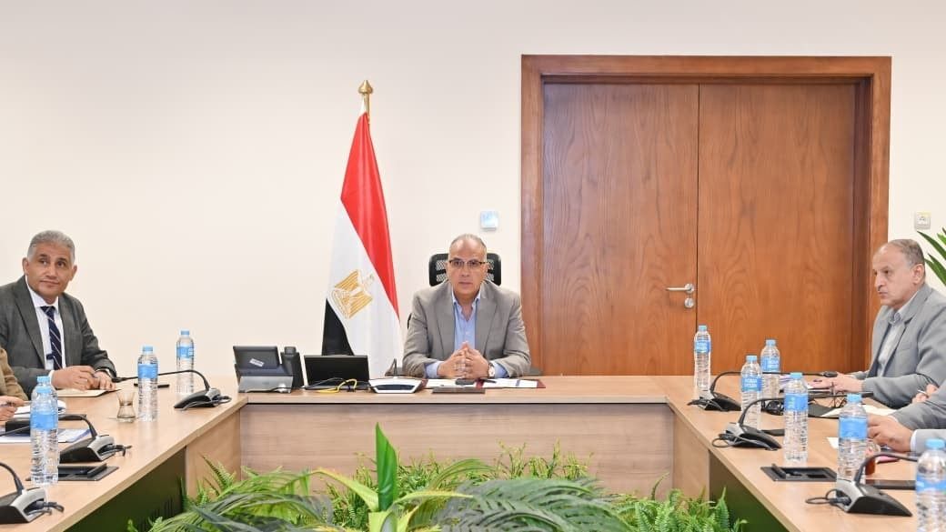 خطة متكاملة لإدارة المياه: وزير الري يتابع توزيع المياه وحالة نهر النيل والسد العالي - الخليج الان