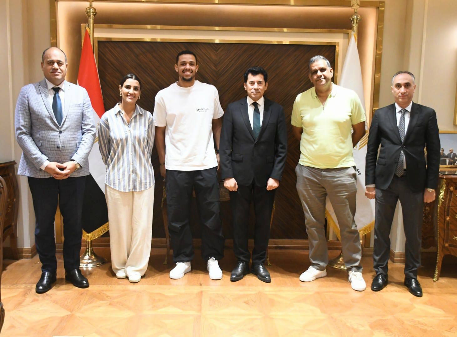 وزير الشباب والرياضة يلتقي رئيس اتحاد الإسكواش واللاعب مصطفى عسل - الخليج الان