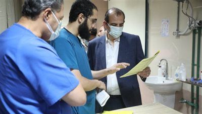 نائب وزير الصحة يجري جولة ميدانية مفاجئة بمحافظة القاهرة ويوجه بإجراءات عاجلة لتحسين الخدمات الطبية - الخليج الان