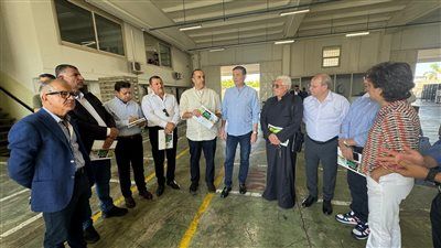 مصر تتبادل الخبرات وتسعى لنقل التجارب العالمية الناجحة.. وزيرا الزراعة والشؤون النيابية يتفقدان محطة تعاونية لإنتاج وتعبئة الخضروات والفاكهة في إيطاليا - الخليج الان
