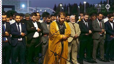 أدهم نابلسي يؤم بالمصلين في معرض دمشق الدولي| صور - الخليج الان