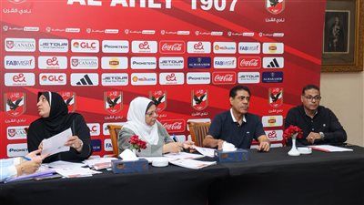 بالصور.. لجنة العضوية تستقبل الراغبين الجدد في الحصول على عضوية الأهلي - الخليج الان