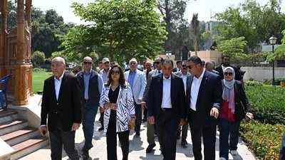 استعدادًا لافتتاحها قريبًا.. رئيس الوزراء يتفقد مشروع إحياء حديقة الأزبكية التراثية بعد الانتهاء من الأعمال - الخليج الان