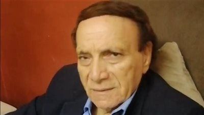 قمة التواضع.. ماذا قال شبيه عادل إمام عن الزعيم ؟ - الخليج الان