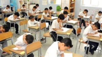 جدل بين أولياء الأمور بسبب إلزامية كتب التجريبات وارتفاع أسعارها - الخليج الان