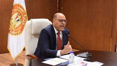 وزير العمل: نتابع أزمة "نايل لينين جروب" لحظة بلحظة.. والقانون يكفل حقوق العمال - الخليج الان