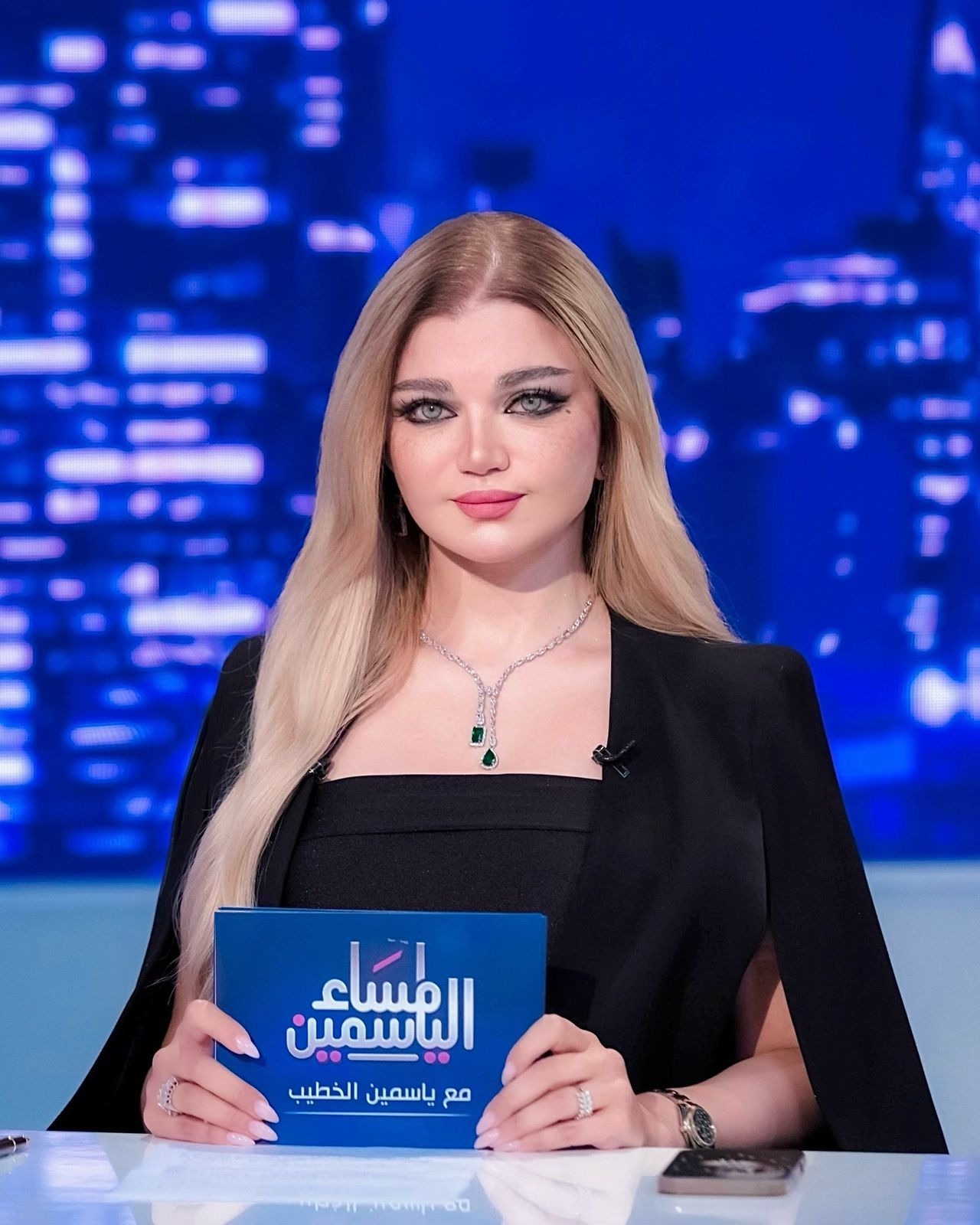 اتحرجت من المصورين.. ياسمين الخطيب ترد على أزمة المنديل وتدعو لدعم مسابقة ملكة جمال مصر - الخليج الان
