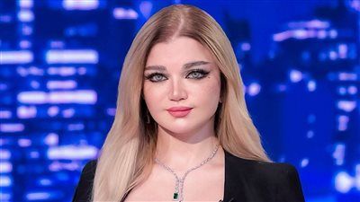 اتحرجت من المصورين.. ياسمين الخطيب ترد على أزمة المنديل وتدعو لدعم مسابقة ملكة جمال مصر - الخليج الان