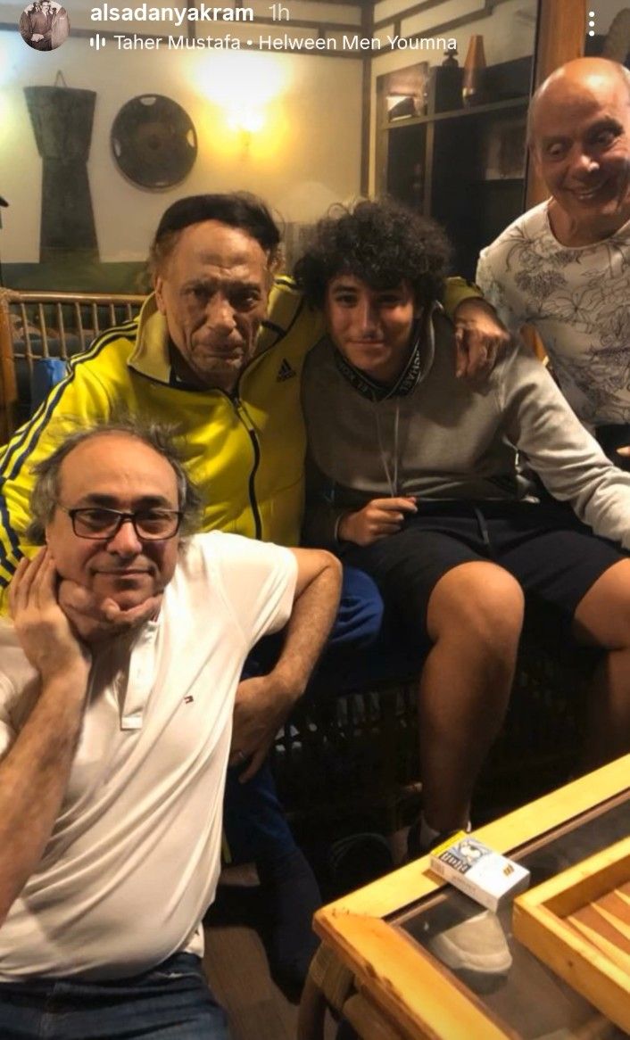 أكرم السعدني عن صورته مع عادل إمام: عملت ضجة في العالم العربي.. ونعيش في عصر الزعيم - الخليج الان