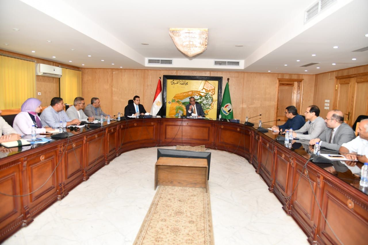 محافظ الفيوم يؤكد على تسريع وتيرة العمل بملفي التقنين والتصالح وتكثيف عمل اللجان للانتهاء من كافة الملفات - الخليج الان
