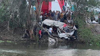 إنقاذ 10 ركاب بعد إنقـ ـلاب ميكروباص في مصرف بطريق سنهور - الخليج الان