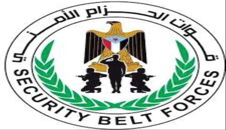 الحزام الأمني يوقع بمتهم بعد محاولة اقتحام منزل في حي الإنشاءات بدار سعد