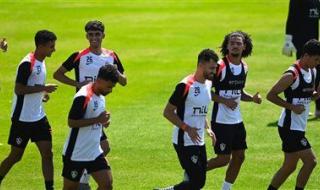 مساعد فيريرا يقود فقرة بدنية خفيفة للاعبي الزمالك بمران الفريق بالدفاع الجوي - الخليج الان