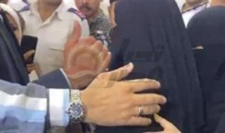 انهيار والدة أطفال دلجا أثناء الجلسة الأولى لمحاكمة المتهم بقتل أبنائها الـ6 وزوجها - الخليج الان