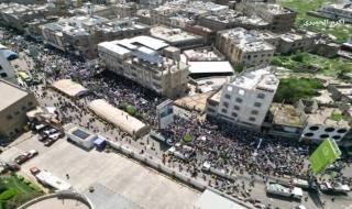 مئات الآلاف من أبناء تعز يطالبون بالقبض على قتلة "أفتهان المشهري" وإقالة مدير أمن تعز وقائد المحور