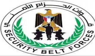 الحزام الأمني يوقع بمتهم بعد محاولة اقتحام منزل في حي الإنشاءات بدار سعد