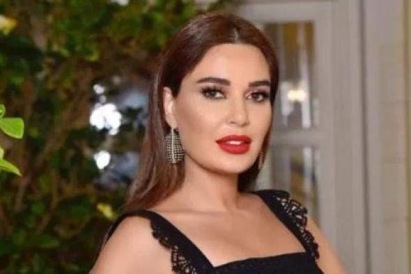 بأجرا إطلالة في الارض : الفنانة سيرين عبدالنور من البحر بمايوه بلون جسمها !! شوف دلوقتي