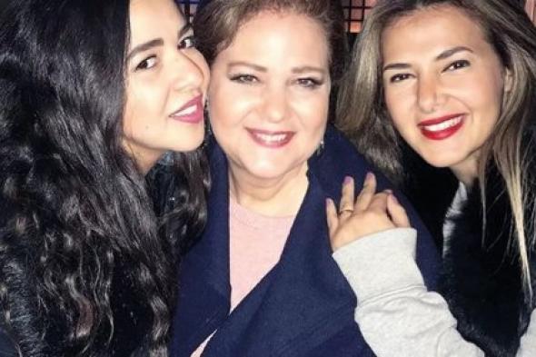 لن تصدق ماهي وصية الفنانة دلال عبدالعزيز لبناتها إيمي ودنيا سمير غانم.. وما قصة المسبحة الحمراء التي رافقتها 25 سنة؟