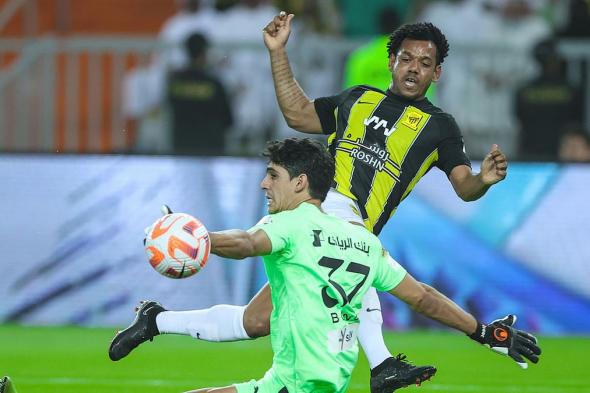 تقرير: الشباب يتوصل لاتفاق نهائي مع رومارينيو مهاجم الاتحاد