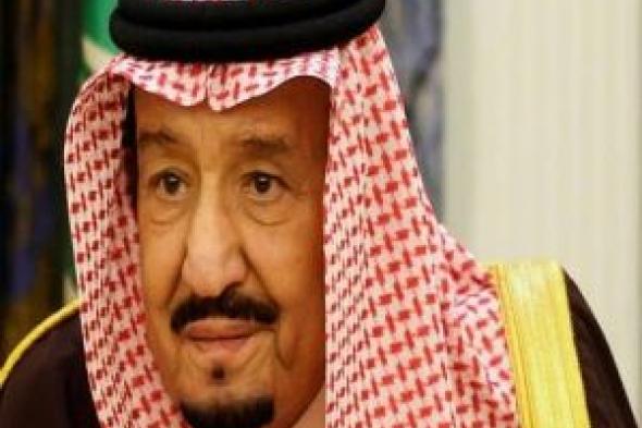 صور نادرة جداً للملك سلمان وهو يمسك بأول كاميرا قبل 65 عاما ..اتفرج ملامحه تغيرات تماما؟