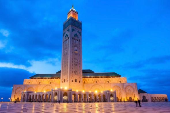 مسجد الحسن الثاني.. جوهرة معمارية مغربية فوق مياه المحيط الأطلسي (صور)