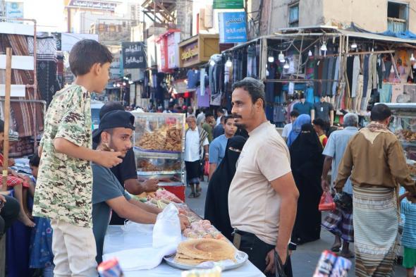 "اللحوح".. قوت ومصدر رزق لليمنيين في رمضان