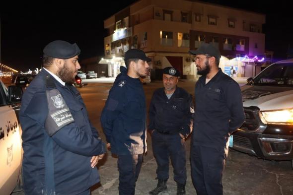 زوج عربي يحتجز زوجته وأبناءه الستة في دورة مياه قيد الإنشاء‎