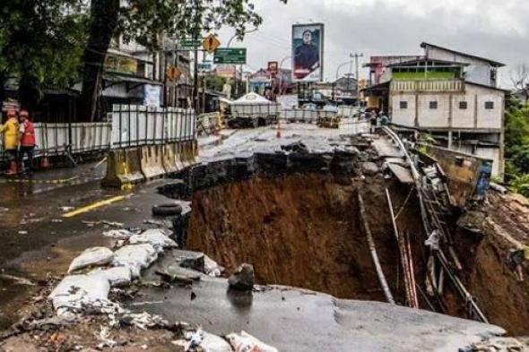 14 قتيلاً في حادث انزلاق تربة في إندونيسيا