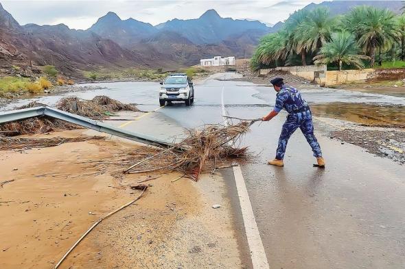 عُمان.. عودة الحياة إلى طبيعتها مع تلاشي تأثيرات "منخفض المطير"