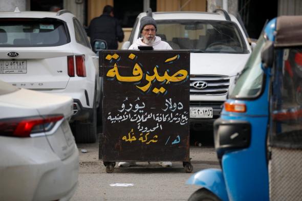 خبراء: ملف الديون العراقية ينذر بهزة اقتصادية في البلاد