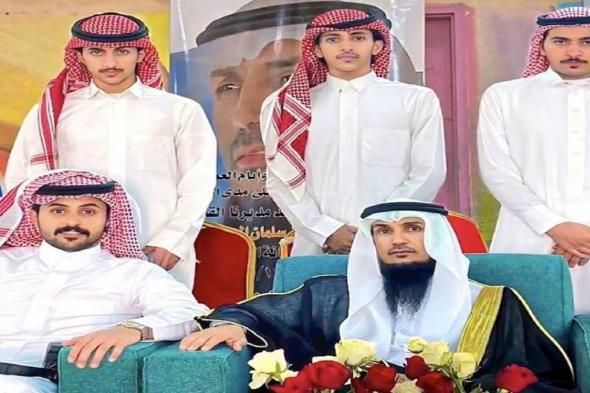 السعودية.. مدير مدرسة يفاجئ طلابه بهدية قيمتها 10 آلاف دولار (فيديو)