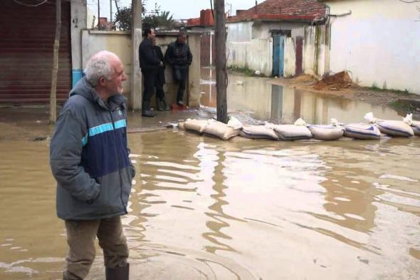 سيول جارفة تودي بحياة 5 أشخاص في الجزائر (فيديو)