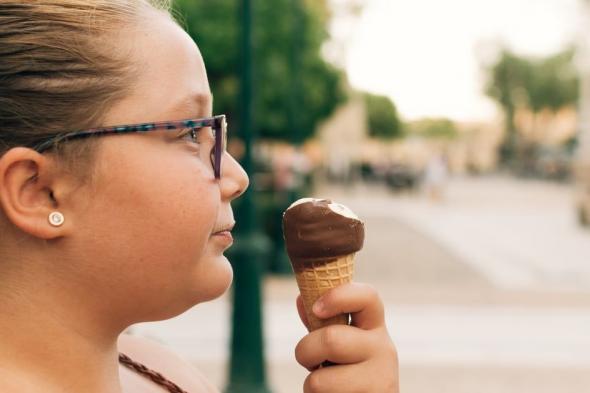 ما سبب الزيادة المقلقة لسمنة الأطفال في إنجلترا؟