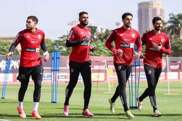 حارس الأهلي المصري يحسم موقفه من الرحيل للزمالك